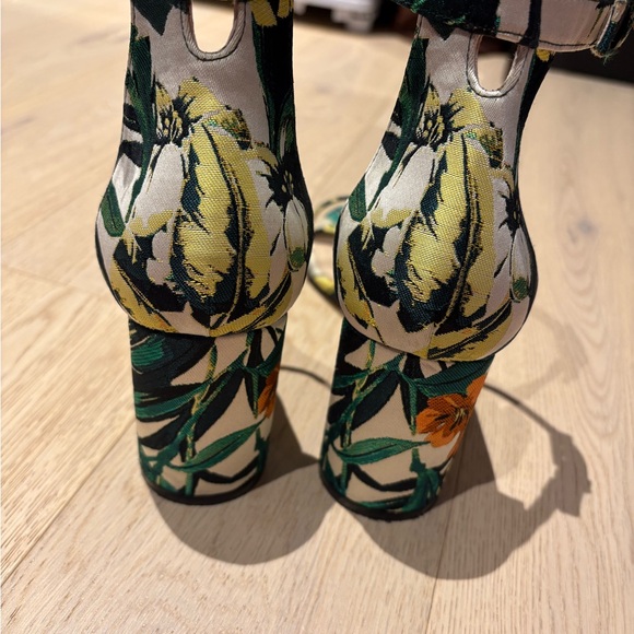 Stuart Weitzman Botanical Brocade sandal - Picture 2 of 4